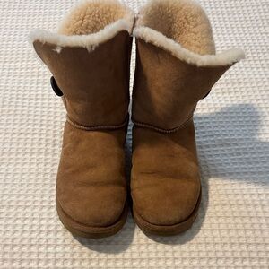 UGG Tan  Boots with Shearling Lining